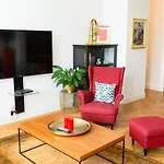 Tcf Home - Big Apartment With Free Garage